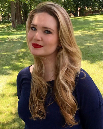 Sarah J. Maas